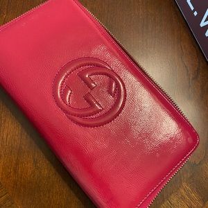Authentic Gucci Zipper Wallet